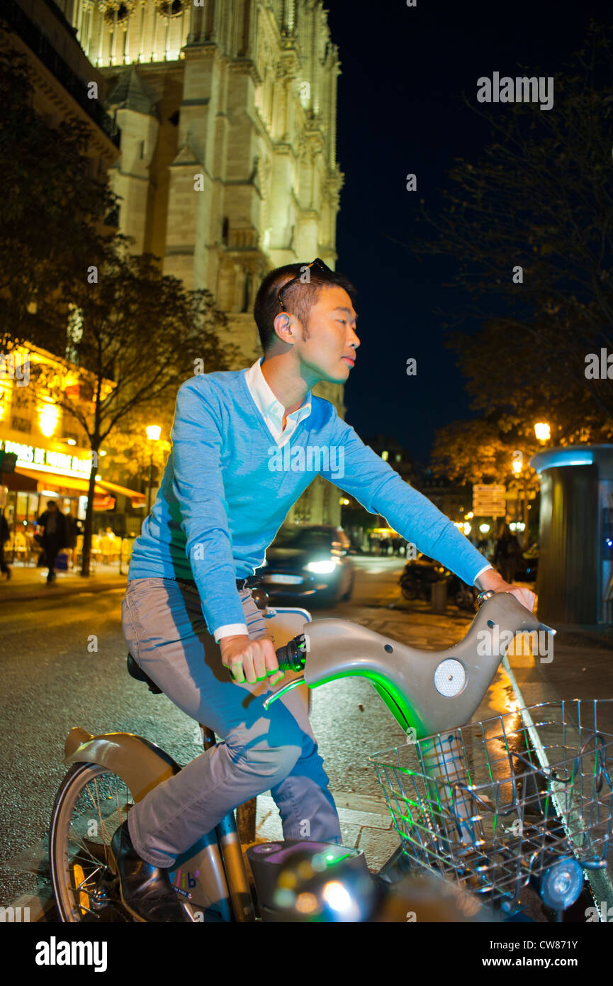 Young chinese man velib Banque de photographies et d'images à haute  résolution - Alamy