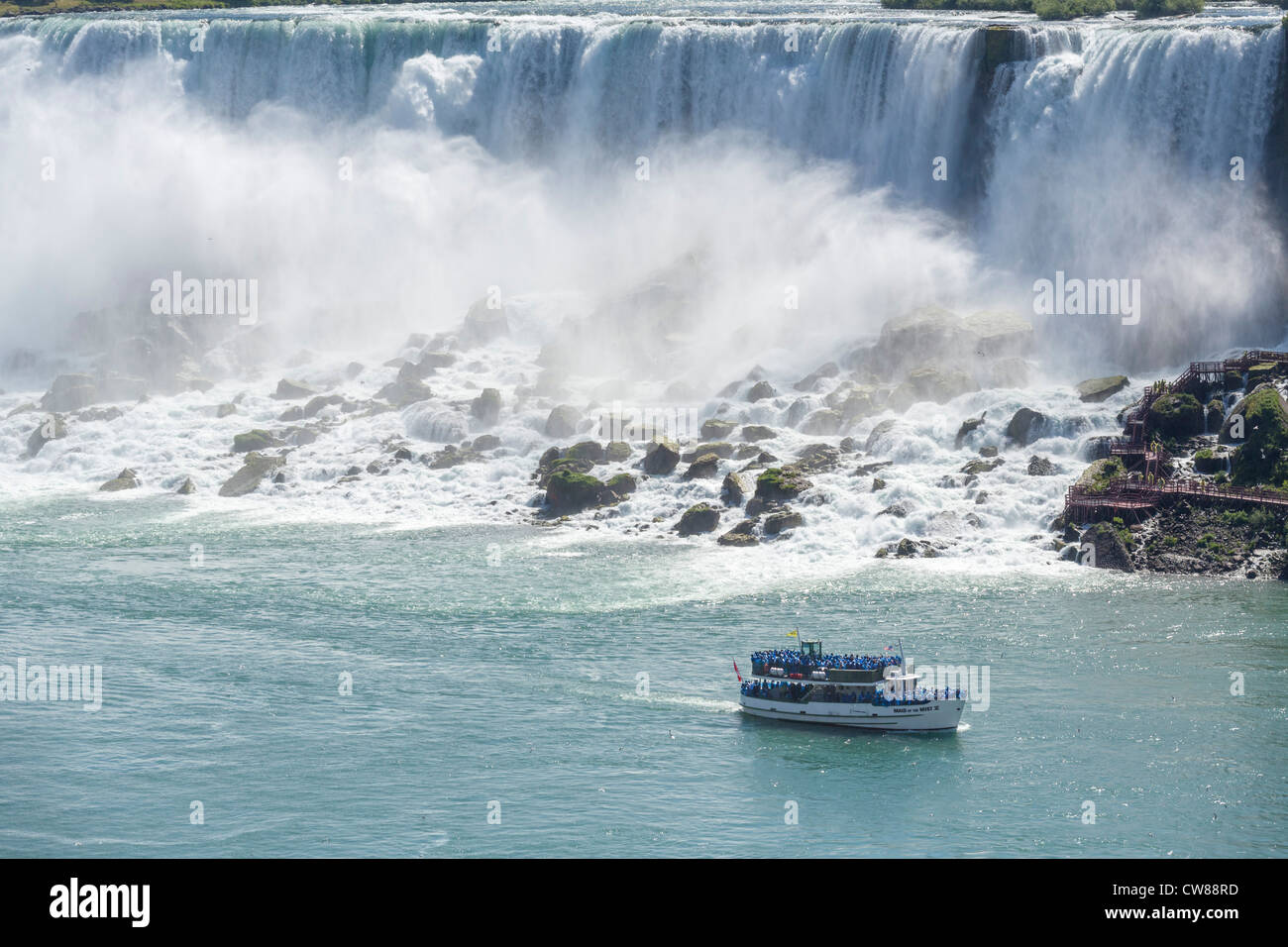 Maid of the Mist bateau d'en face de l'American Falls vue du côté canadien, Niagara Falls (Ontario), Canada Banque D'Images