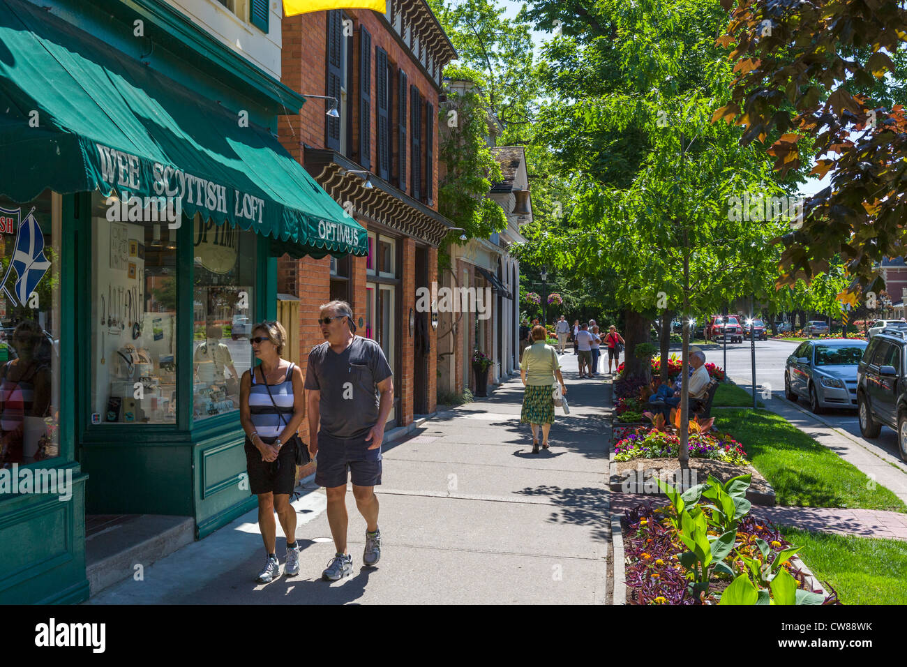 Boutiques sur Queen Street dans le centre ville historique, Niagara-on-the-Lake, Ontario, Canada Banque D'Images