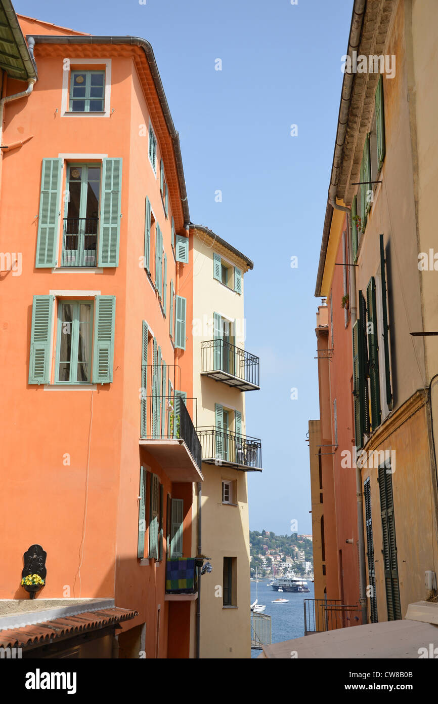 Ruelle de la vieille ville, Villefranche-sur-Mer, Côte d'Azur, Alpes-Maritimes, Provence-Alpes-Côte d'Azur, France Banque D'Images