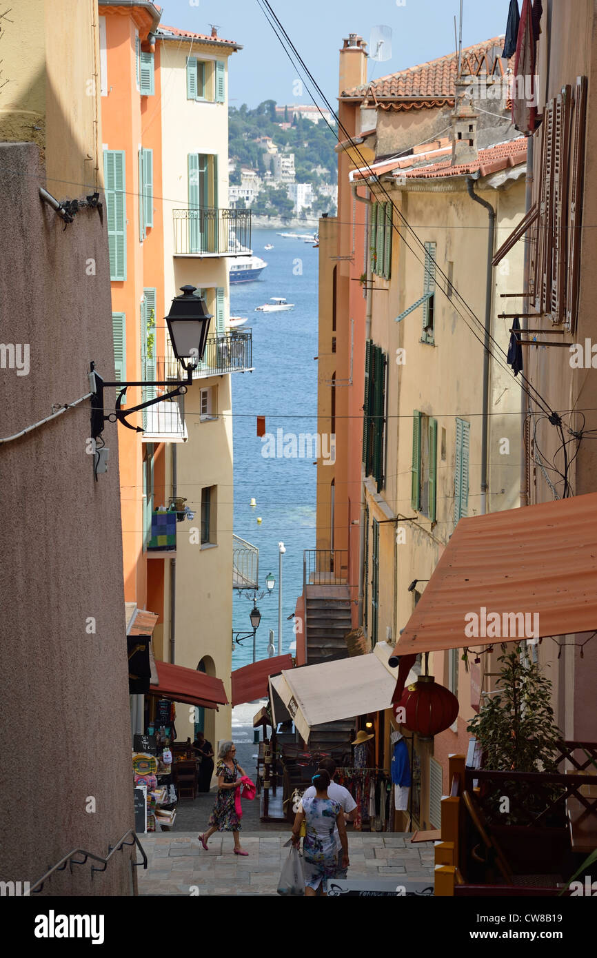 Ruelle de la vieille ville, Villefranche-sur-Mer, Côte d'Azur, Alpes-Maritimes, Provence-Alpes-Côte d'Azur, France Banque D'Images
