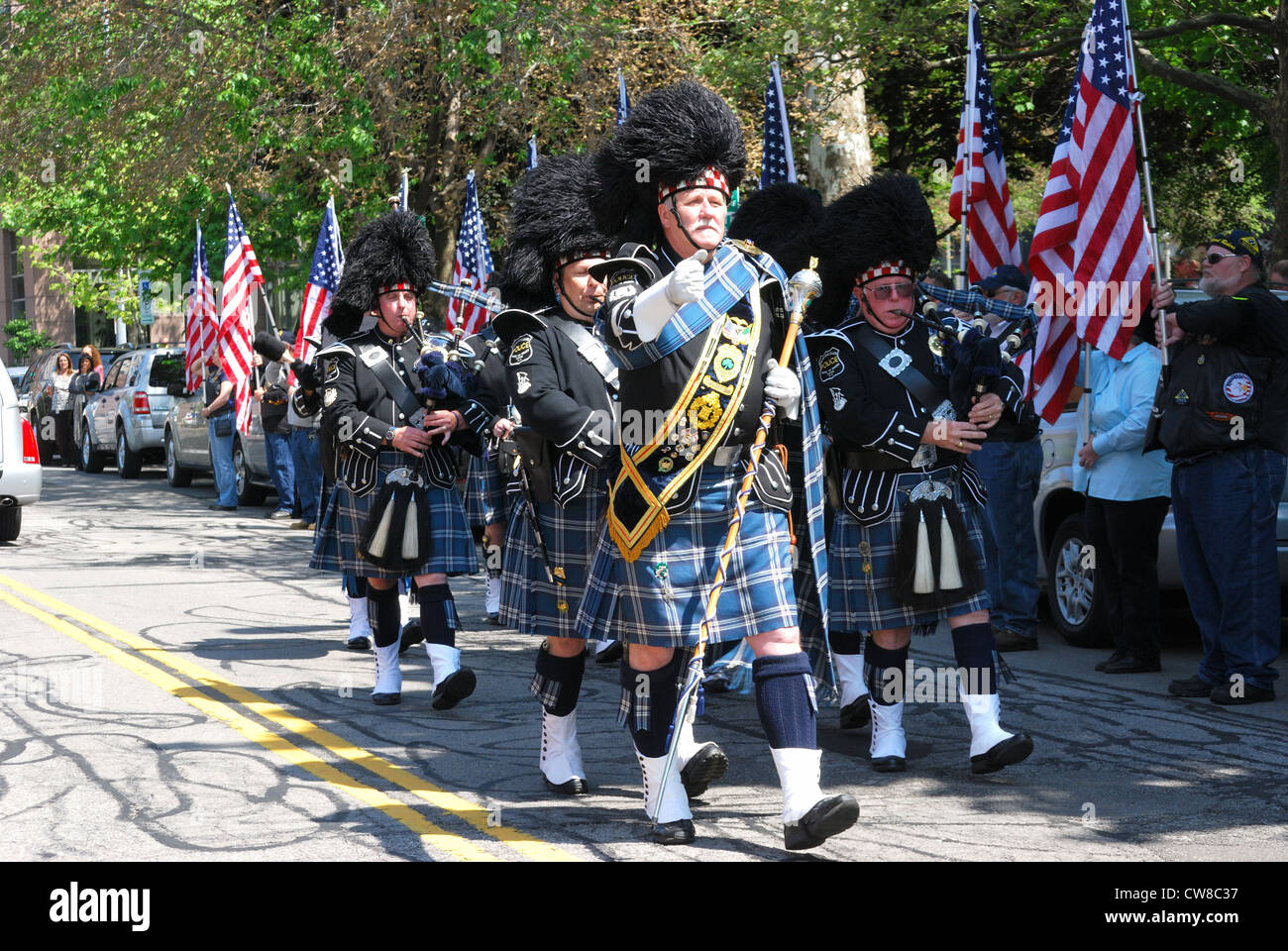 Sac Police Pipers lors de funérailles militaires US. Banque D'Images