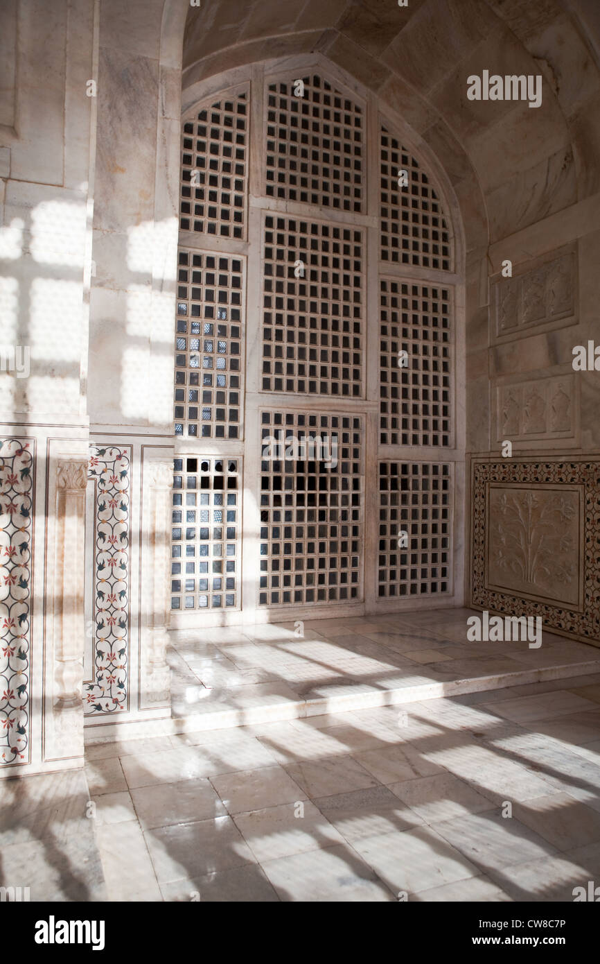 Treillis de l'intérieur du Taj Mahal Banque D'Images