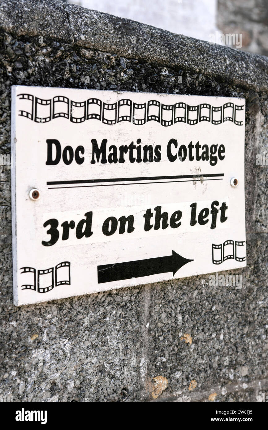 Doc Martin séries télé situé à Port Isaac signe Cottage Banque D'Images