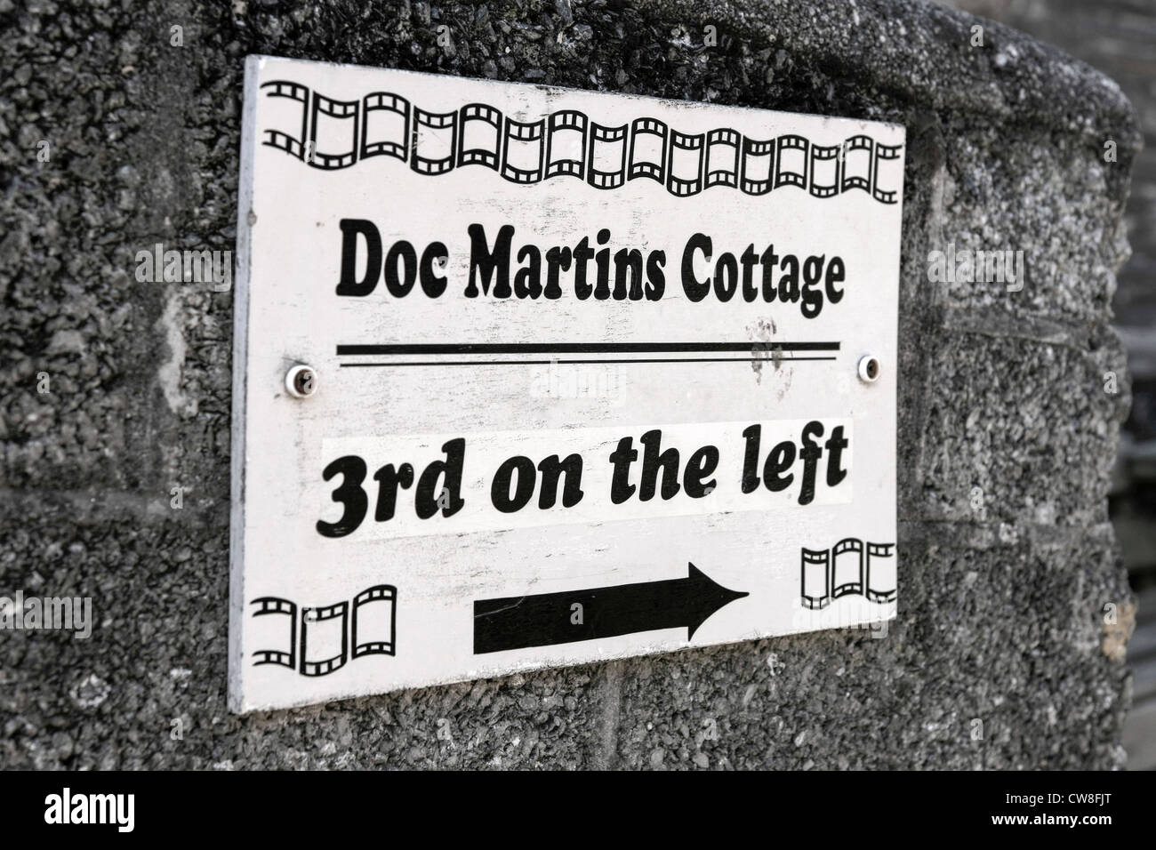 Doc Martin séries télé situé à Port Isaac signe Cottage Banque D'Images