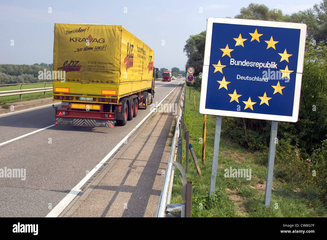 Iffezheim signe sur la frontière entre la France et la République fédérale d'Allemagne Banque D'Images