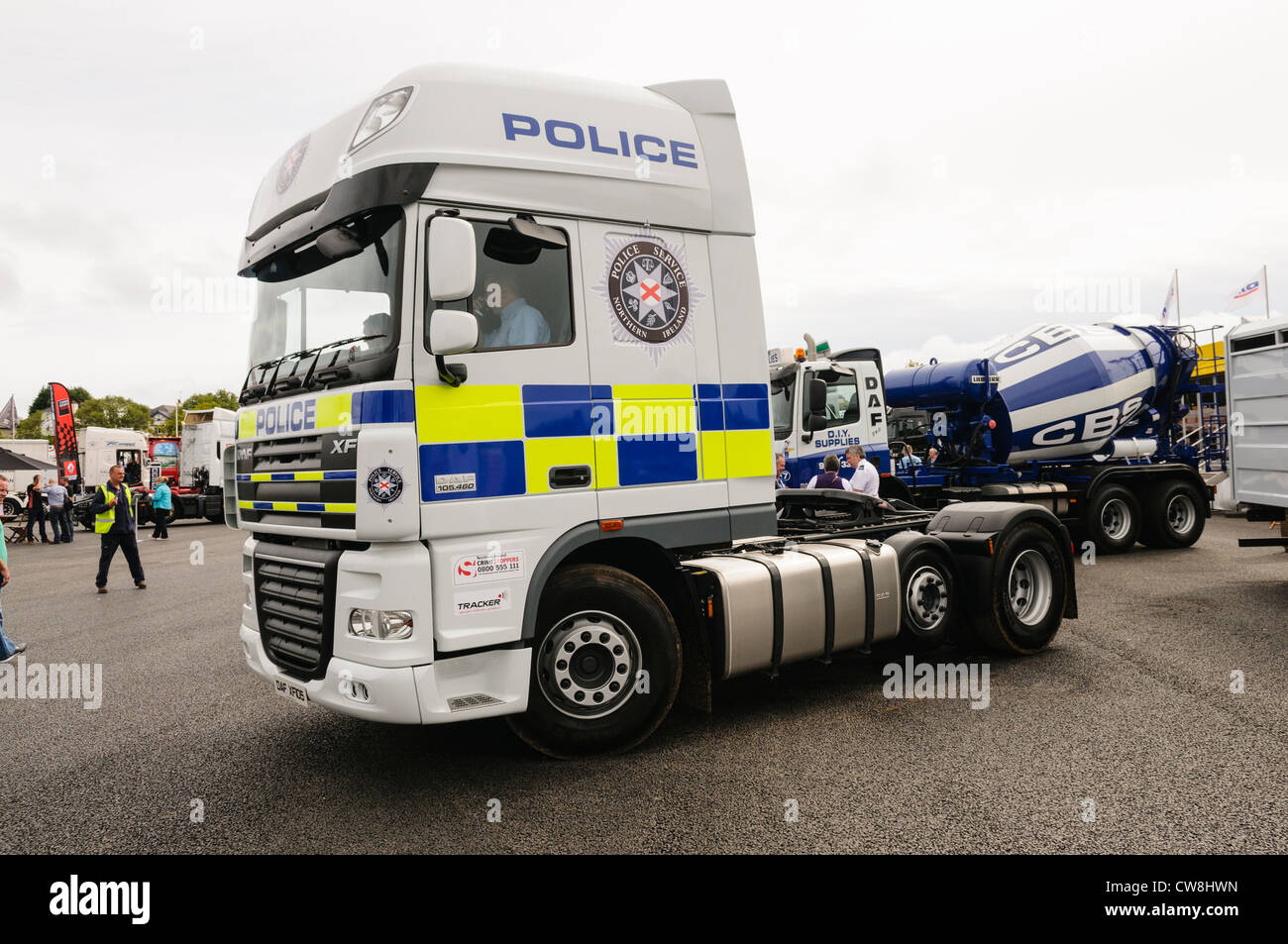 DAF XF camion/truck avec le Service de police de l'Irlande du Nord (PSNI) livery Banque D'Images DAF XF camion/truck avec le Service de police de l'Irlande du Nord (PSNI) livery Banque D'Images