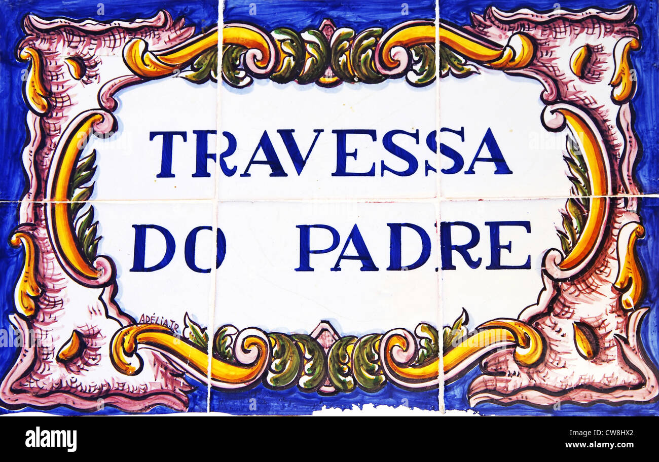 Tuile portugaise plaque sur street Banque D'Images
