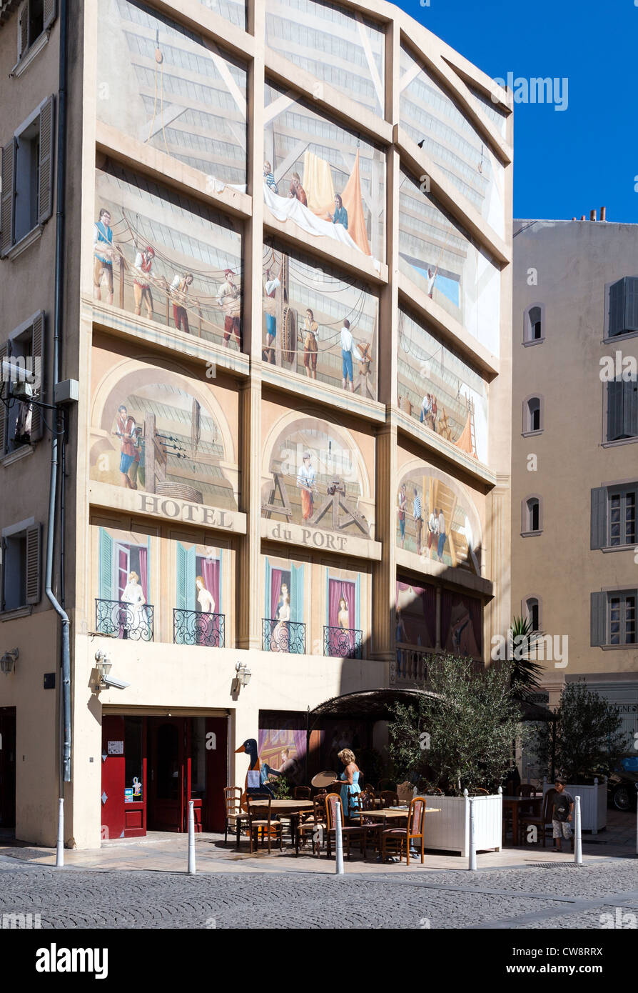 France, Toulon, peintures murales de l'Hôtel du Port dans le centre du pays Banque D'Images