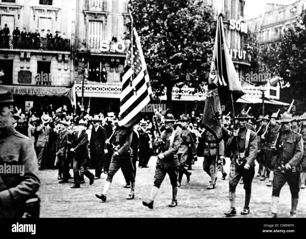 Paris - American Bataillon défilant au cours de cérémonie d'accueil des troupes de Unied Membres Banque D'Images