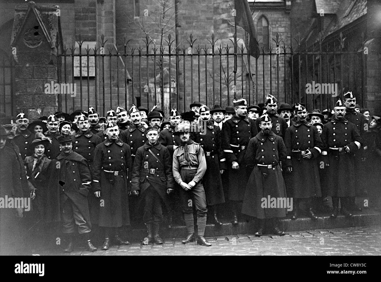 Le Roi Albert 1er festival belge groupe. gendarmes laissant Te Deum Banque D'Images