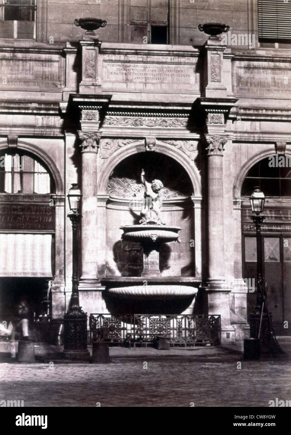 Baldus Paris Saint Honoré fontaine femme assise sur lion Banque D'Images