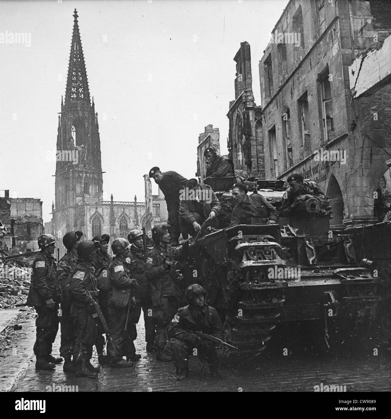Les troupes britanniques l'infanterie américaine dans la région de Munster en Allemagne (1944) Banque D'Images