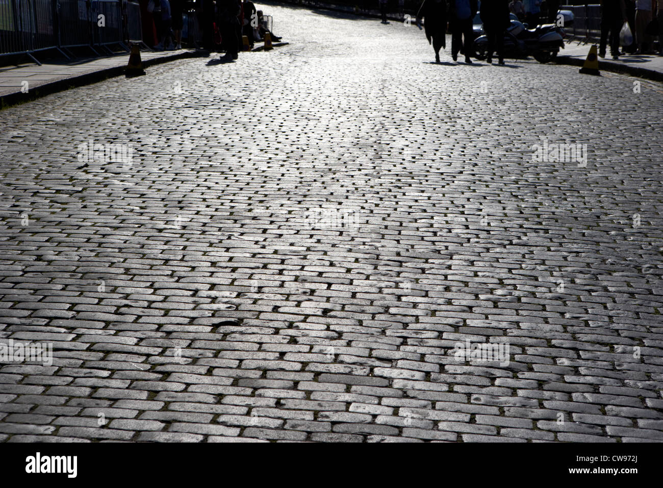 Sur la rue pavée royal mile edinburgh scotland uk united kingdom Banque D'Images