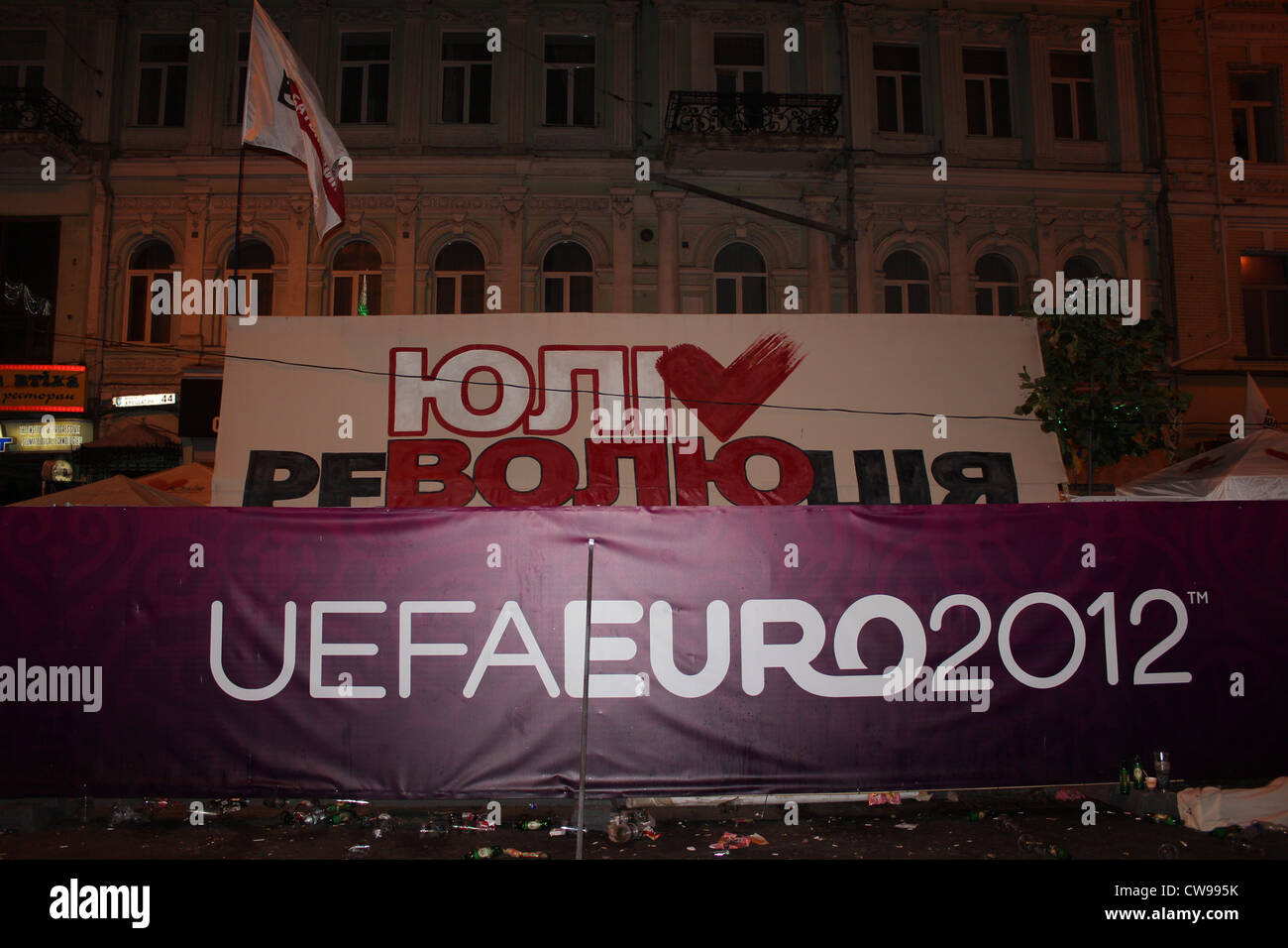 Julia Timochenko banner "Liberté pour Julia' sur la bannière de l'EURO 2012. Finale. Kiev, Ukraine, d'Europe de Football 2012 Banque D'Images