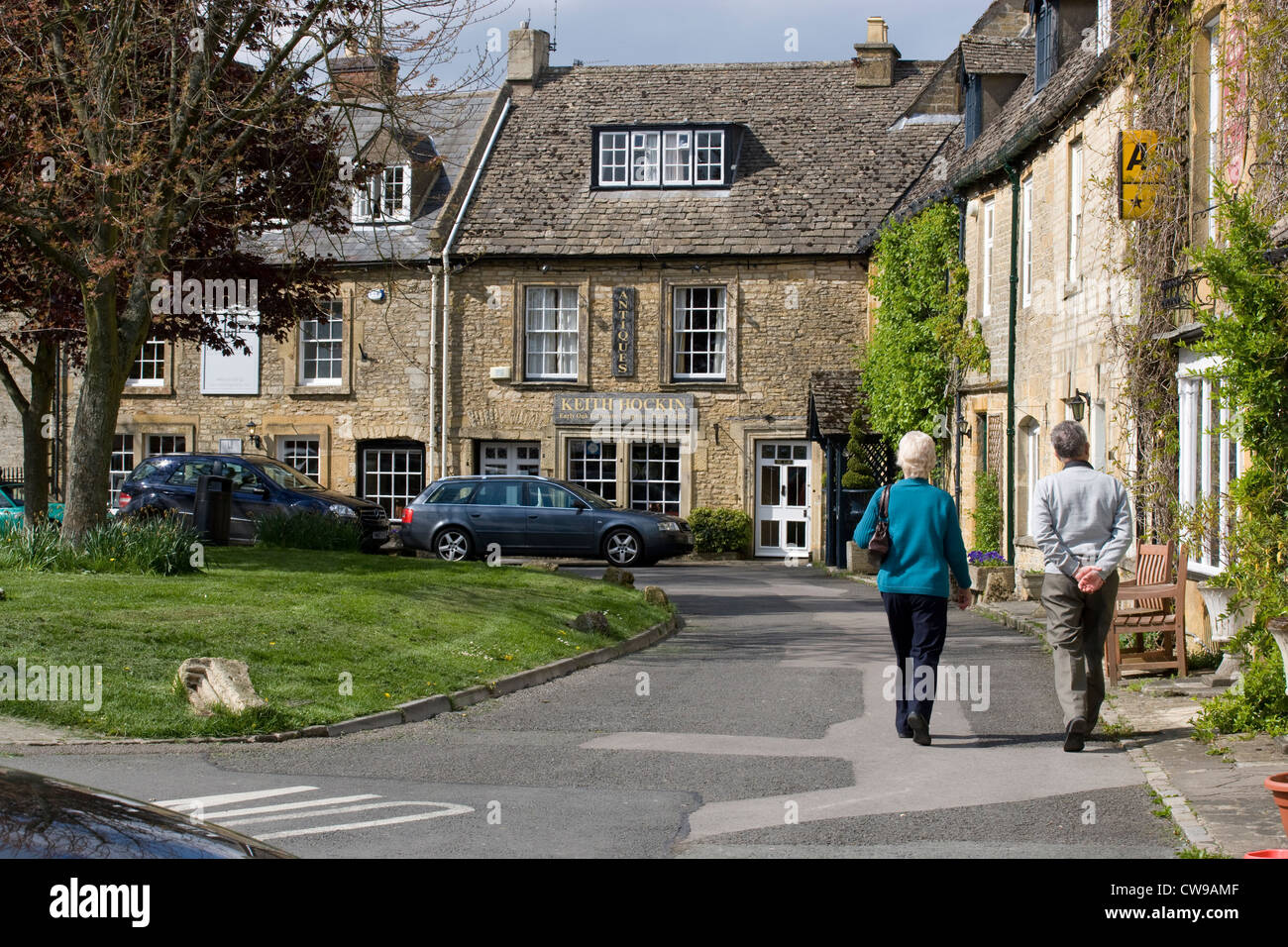 Stow-on-the-Wold : vert éteint la place principale Banque D'Images