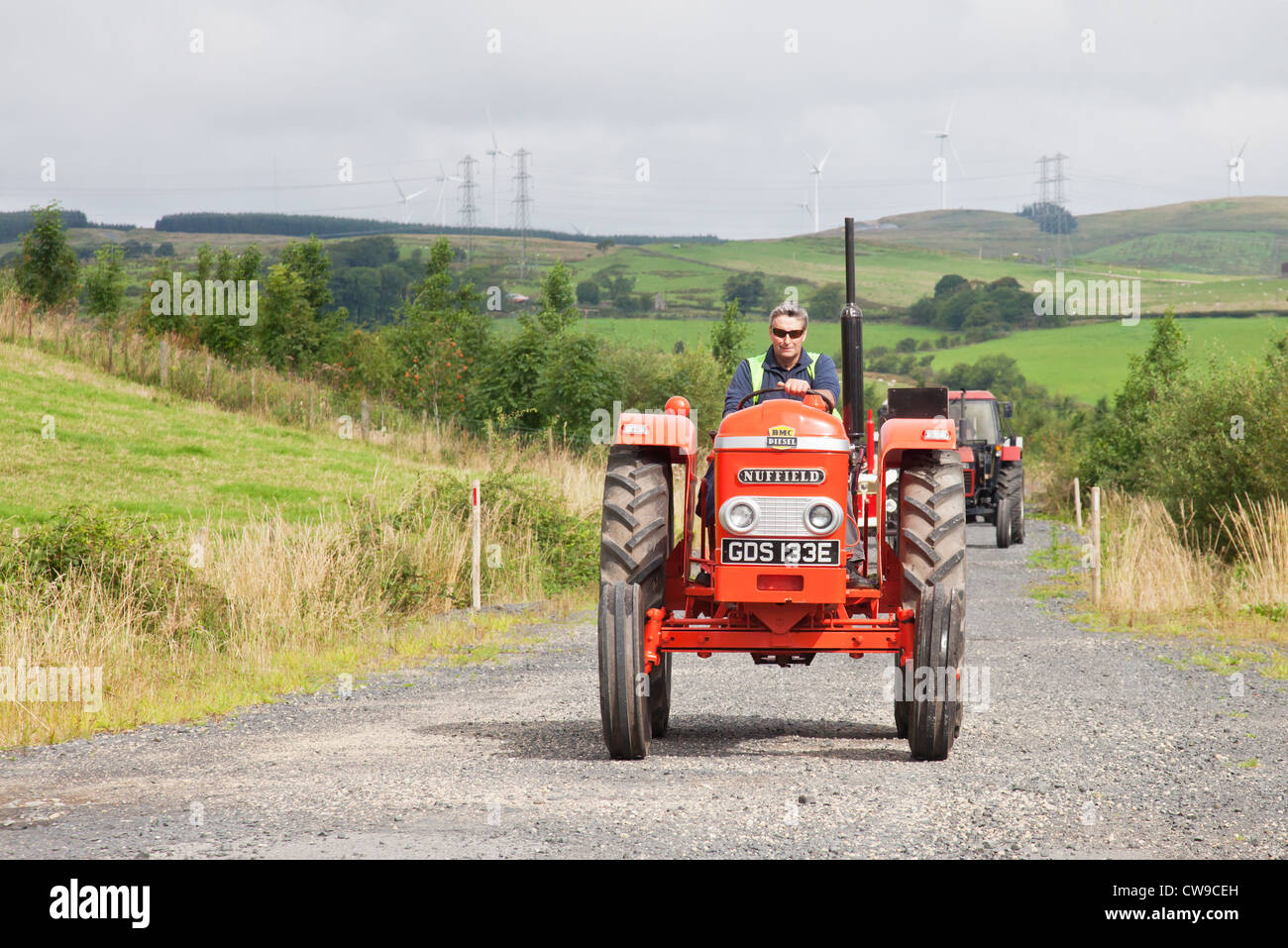 L'Ayrshire amateurs de tracteurs et machines Vintage Club conduisant un tracteur Nuffield avec un moteur Diesel BMC Banque D'Images