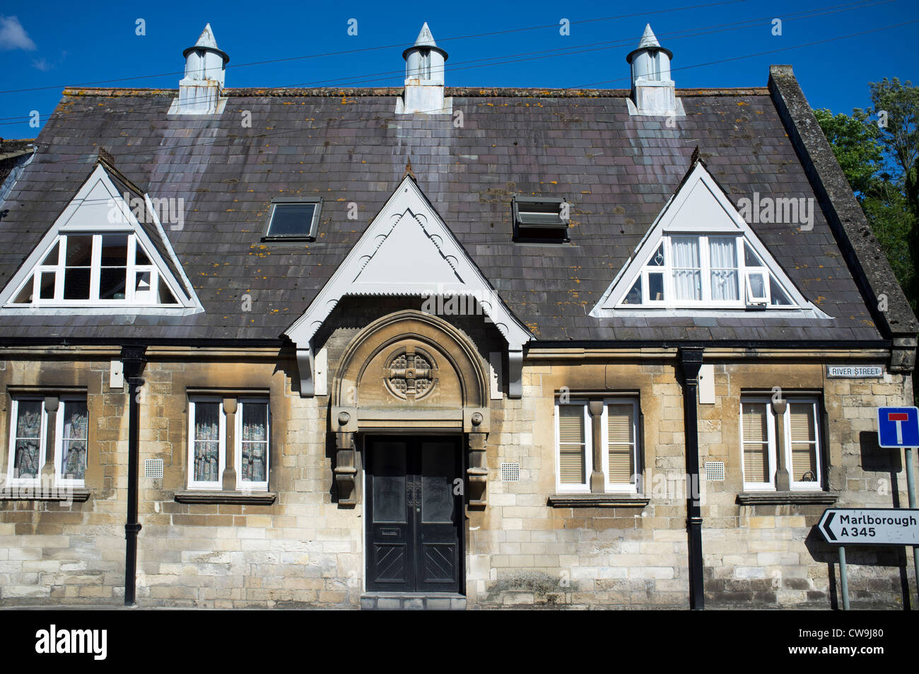 L'ancien bâtiment de l'école sur la rue de la rivière à Pewsey Banque D'Images