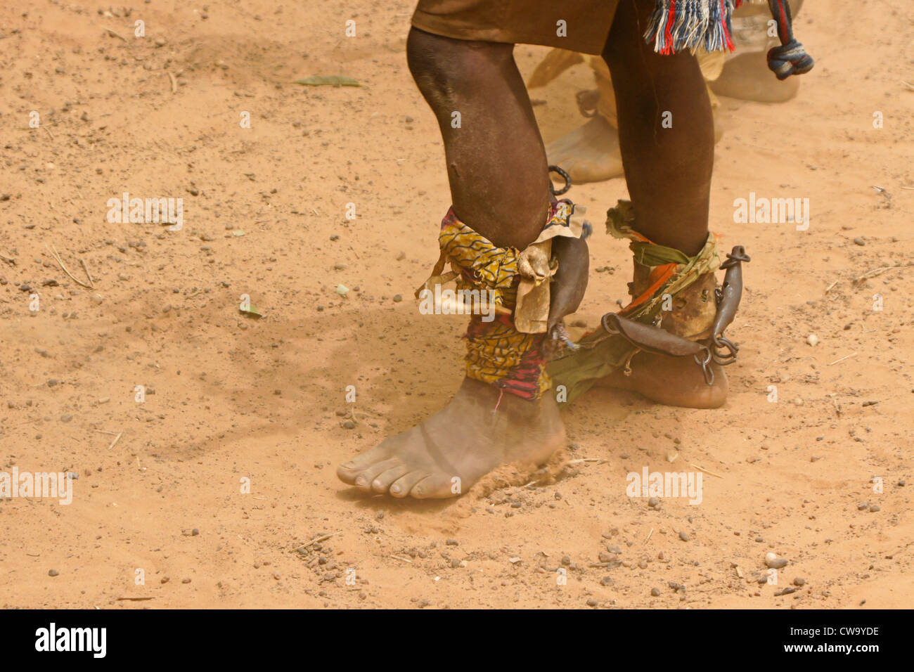 Les décideurs du bruit lié aux chevilles de danseur, Mognori Eco-Village, Ghana Banque D'Images