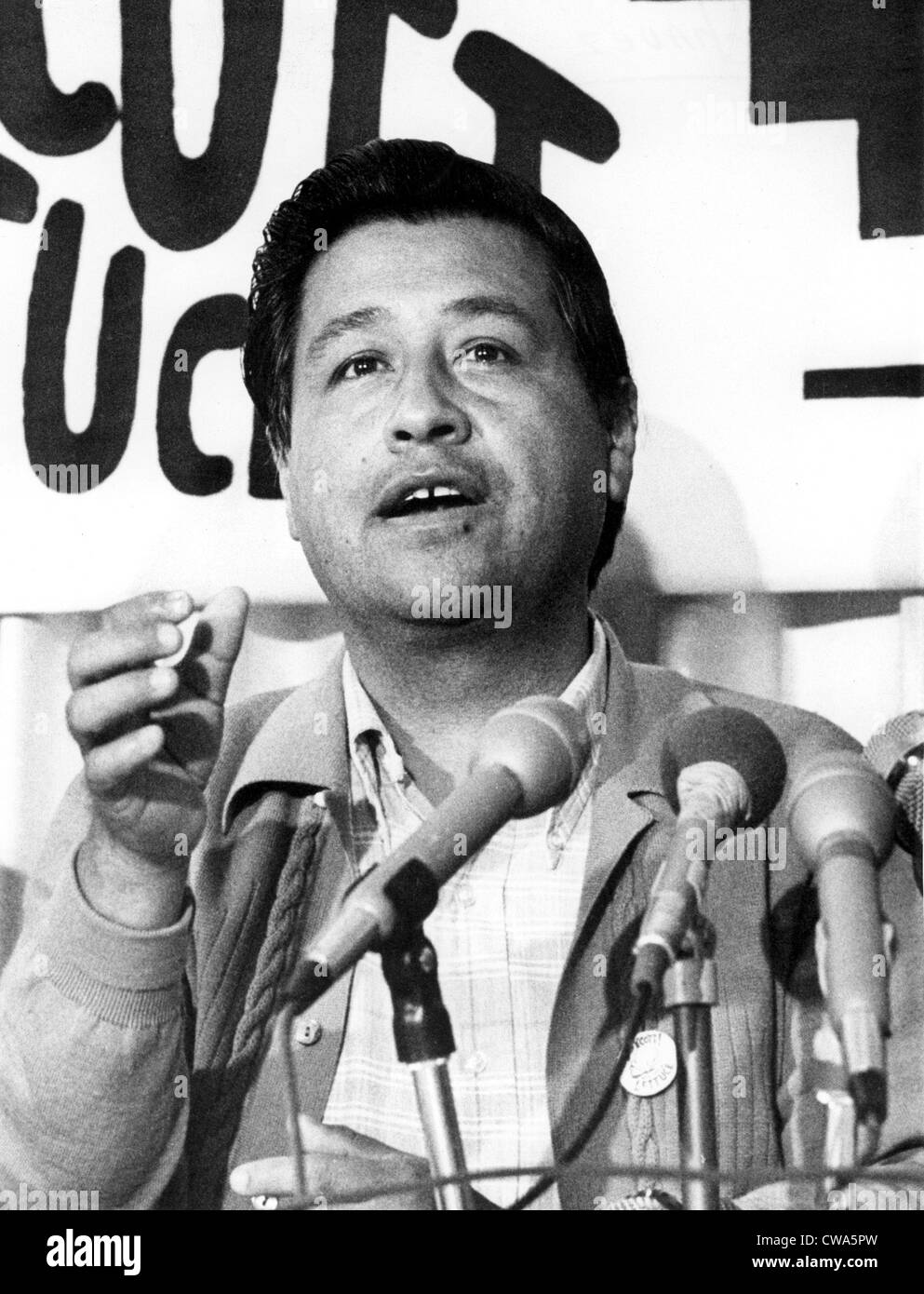LOS ANGELES : Cesar Chavez, chef de l'United Farm Workers, annonce lors d'une conférence de presse que l'Union européenne a lancé une autre Banque D'Images