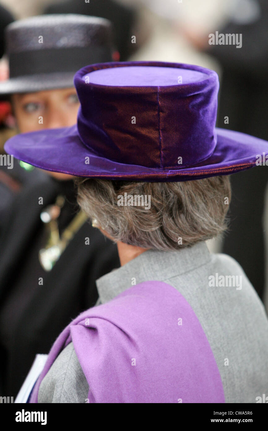 Paris, des femmes avec chapeau à l'hippodrome Longchamp Banque D'Images