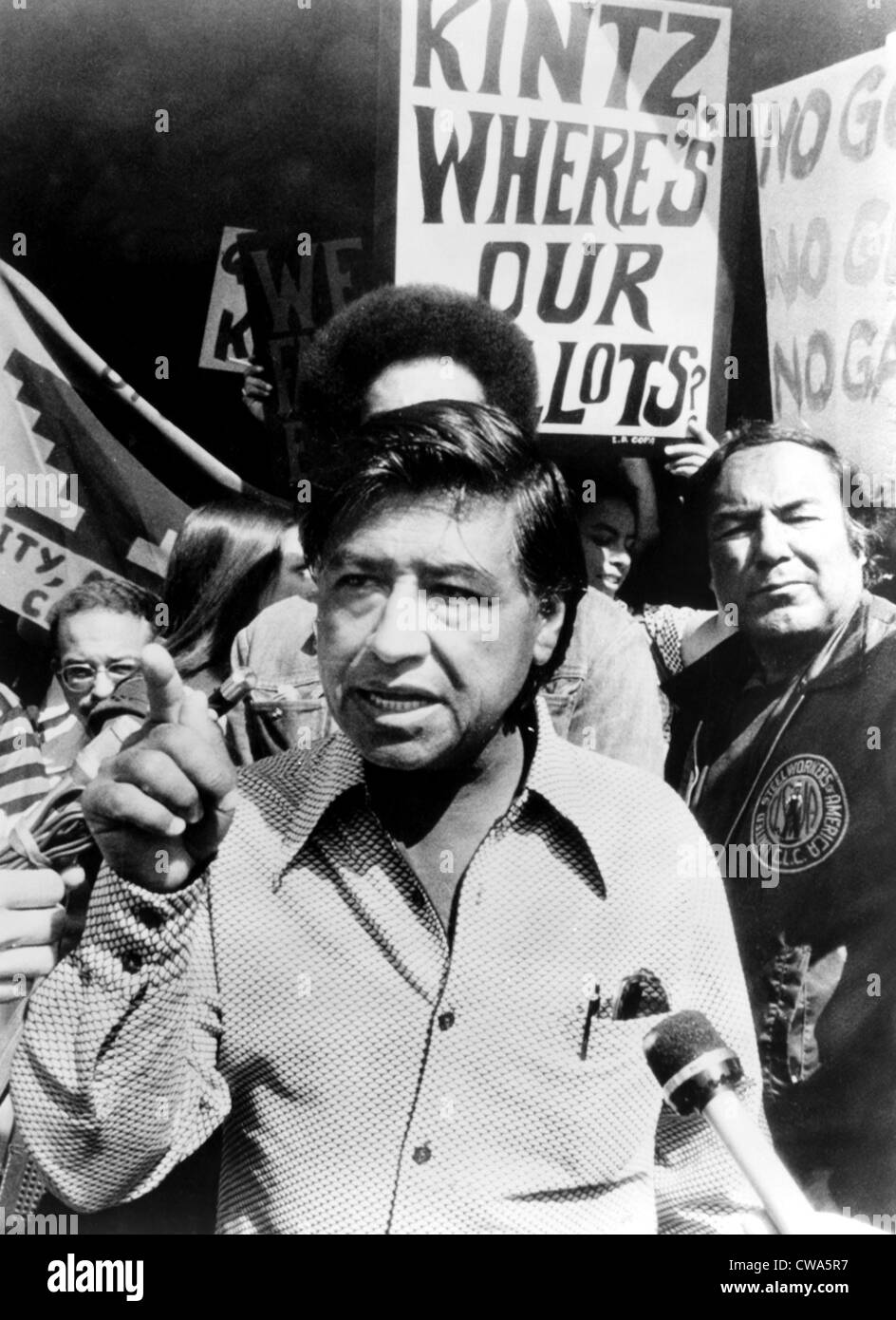 Cesar Chavez dans la lutte pour les droits des travailleurs agricoles, 1975. Avec la permission de : Archives CSU/Everett Collection Banque D'Images