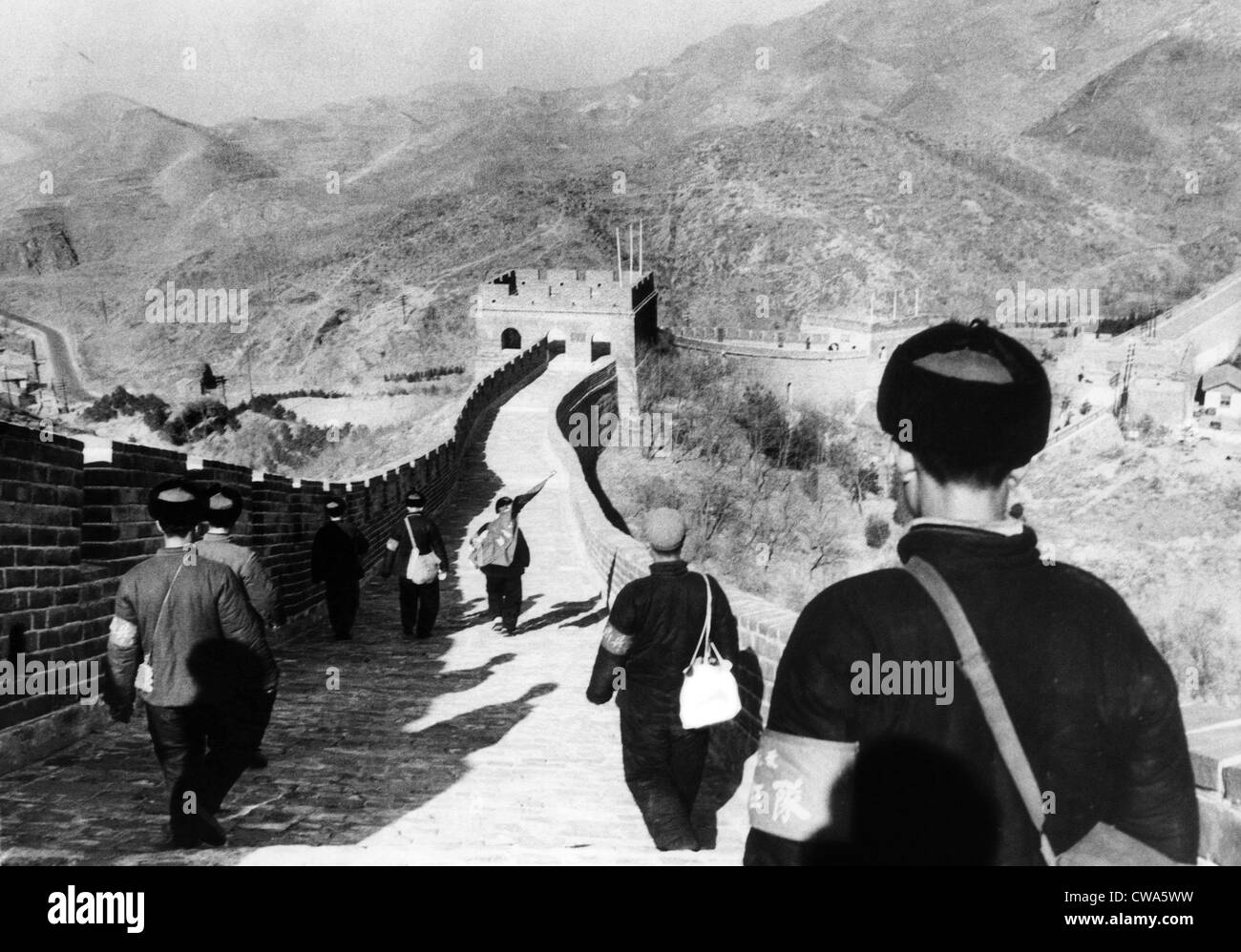Membres de Mao Tse-tung's Garde rouge pause à la Grande Muraille sur leur chemin à Pékin en provenance des régions rurales, 1967. Avec la permission de : CSU Banque D'Images