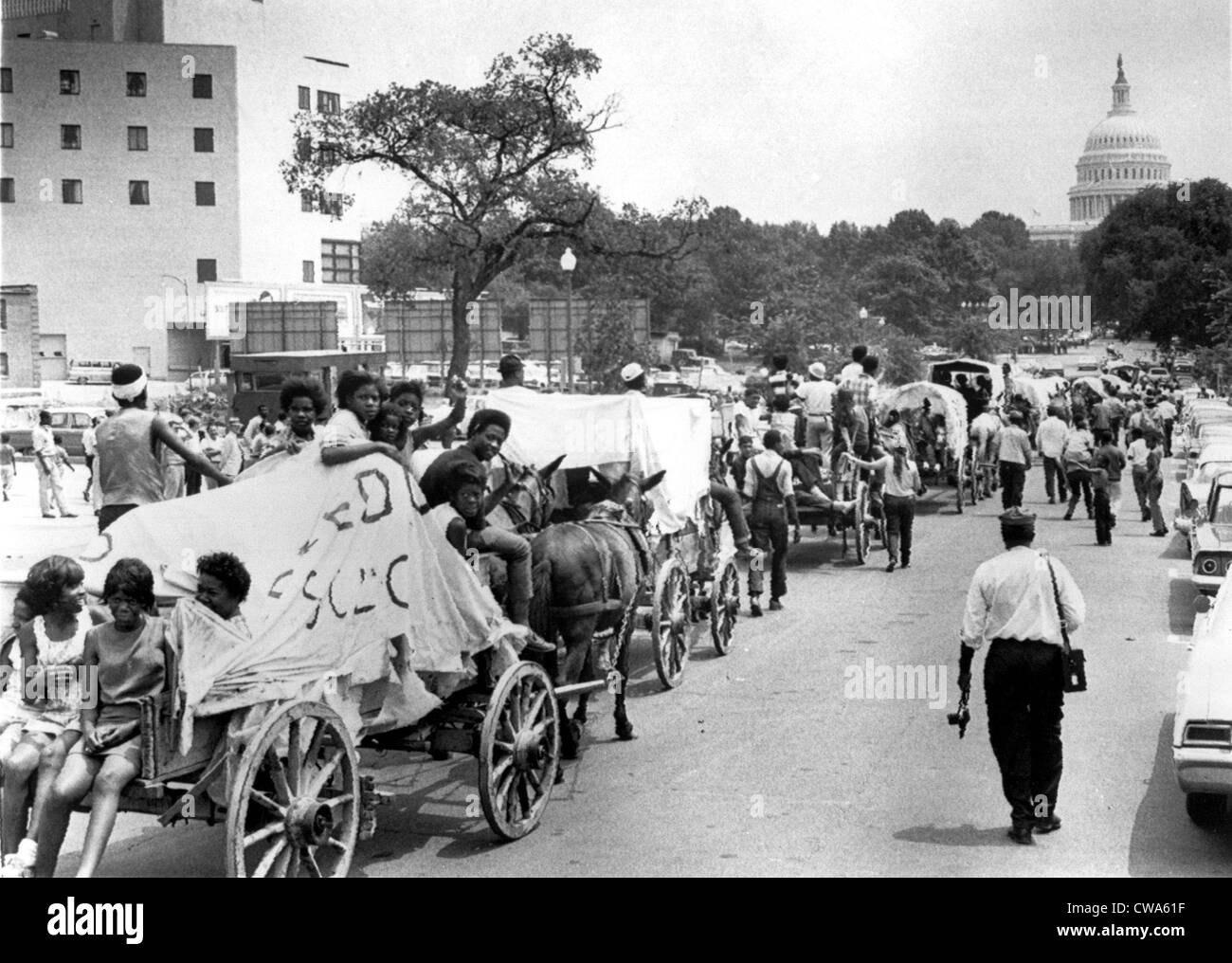 25/06/68 WASHINGTON : La mule train qui était un symbole de la Poor People's Campaign finalement franchi la rivière à Washington Banque D'Images