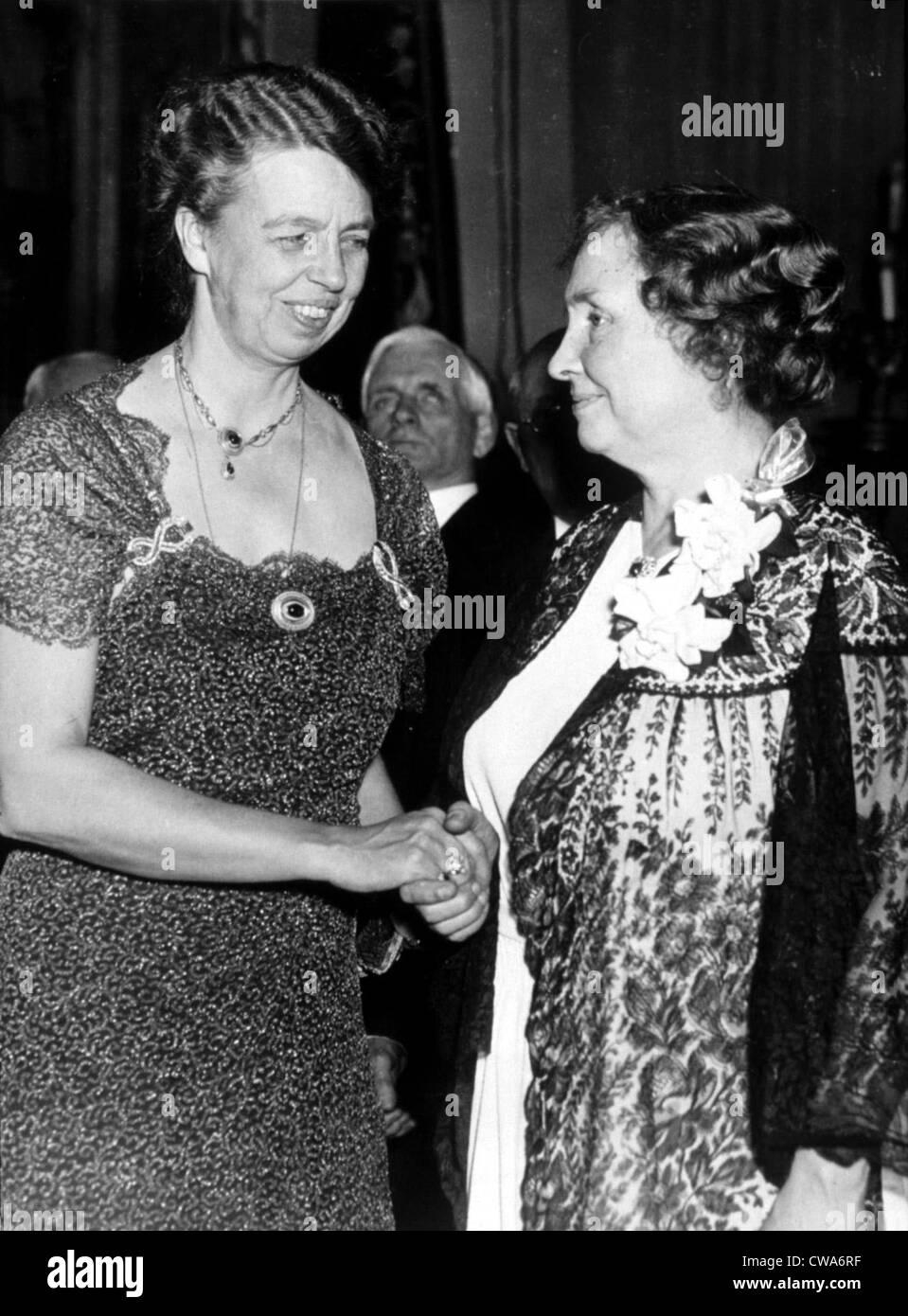 ELEANOR ROOSEVELT avec Helen Keller en 1936.. Avec la permission de la CSU : Archives / Everett Collection Banque D'Images