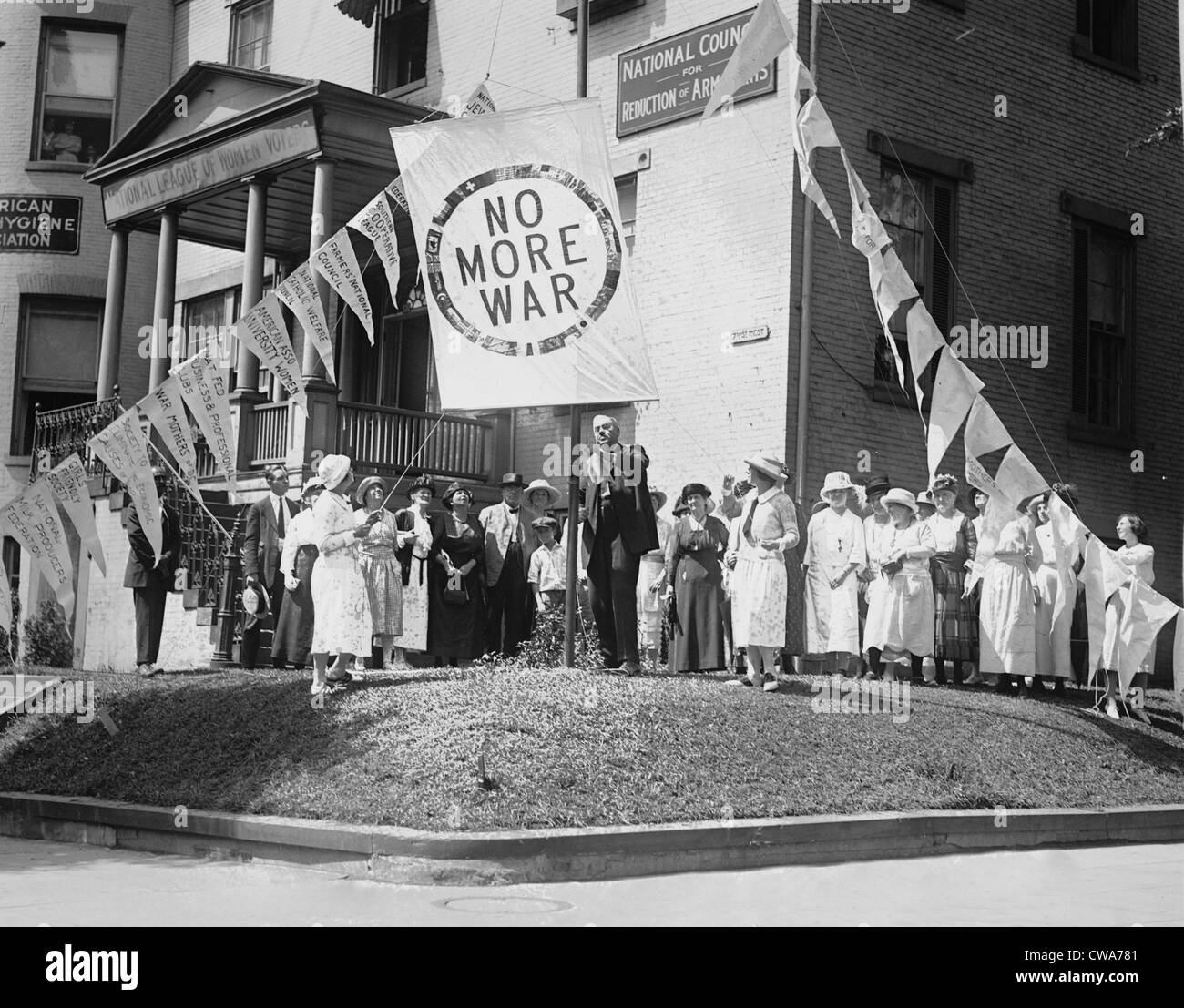 Les femmes de la Ligue nationale pour les limitations de l'armement démontrant à Washington DC en 1922. Les limites de l'armement Banque D'Images