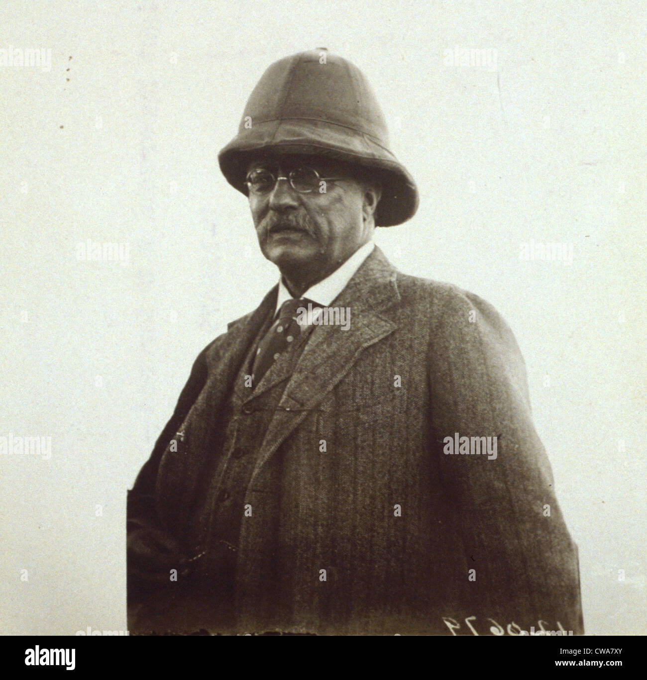 Theodore Roosevelt portant un casque colonial durant son expédition d'Afrique 1910. Banque D'Images