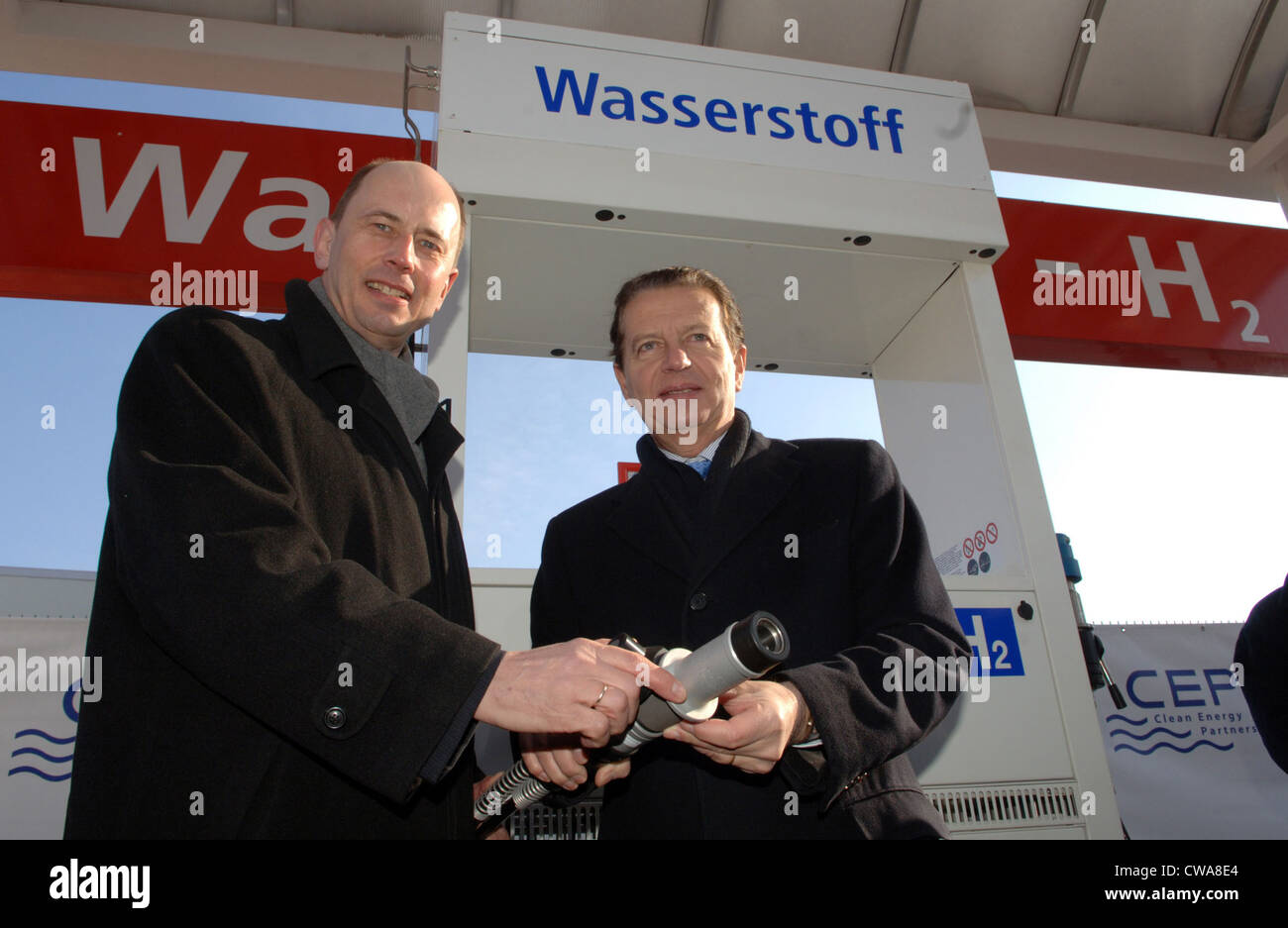 Berlin, le ministre fédéral des Transports, M. Tiefensee et son homologue français Perben ouvre station d'hydrogène Banque D'Images