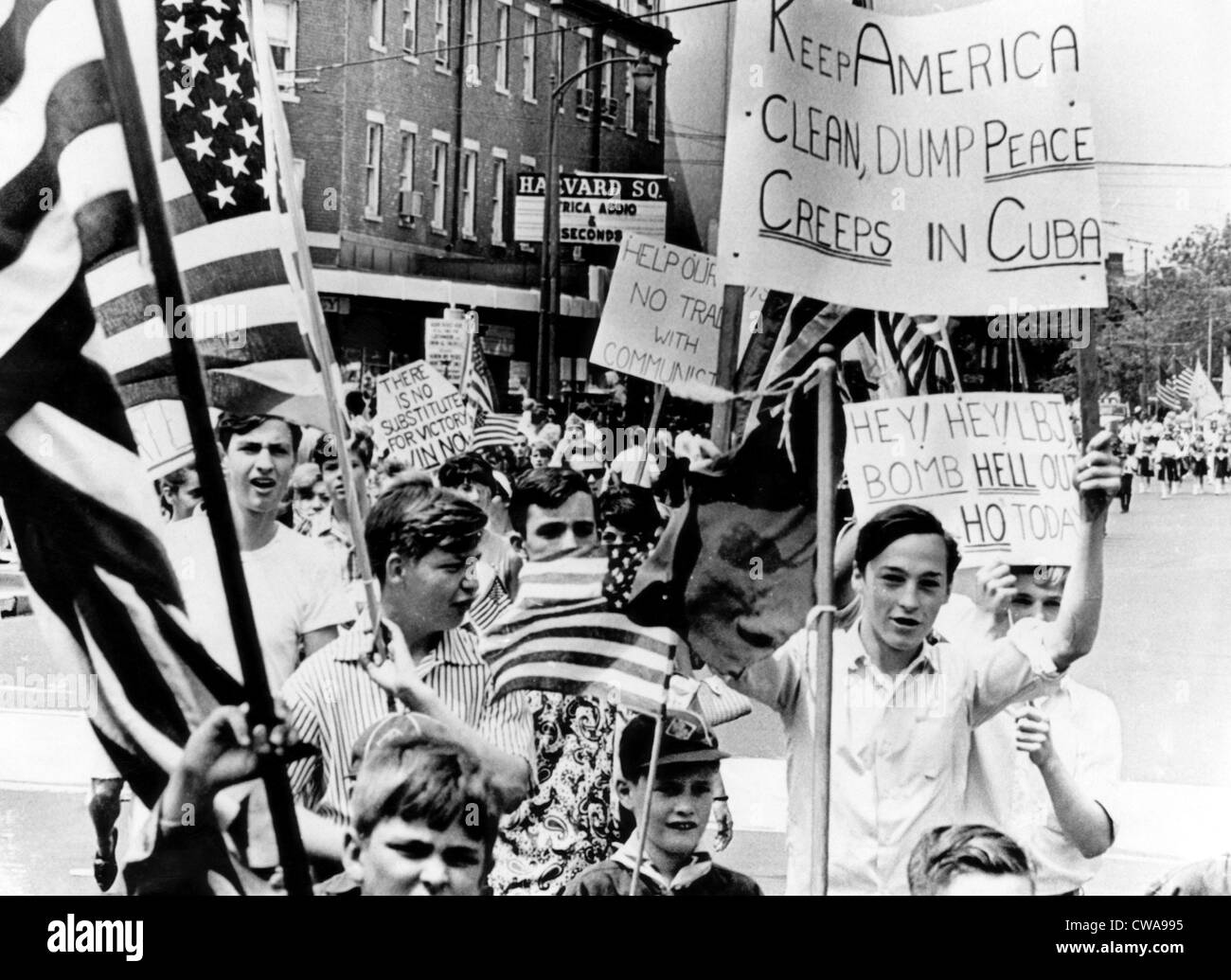 Mars protestataires de Harvard Square à Boston Common dans un spectacle de soutien à la guerre du Vietnam, Cambridge, Mass., 11 juin, Banque D'Images Mars protestataires de Harvard Square à Boston Common dans un spectacle de soutien à la guerre du Vietnam, Cambridge, Mass., 11 juin, Banque D'Images