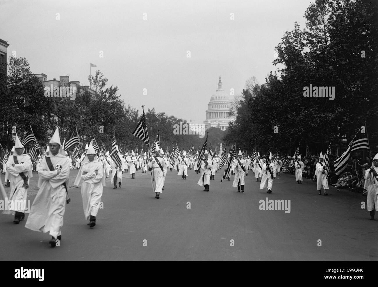 Ku Klux Klan parade à Washington D.C. en 1926, à l'apogée de sa popularité renaissante dans les années 1920. Banque D'Images