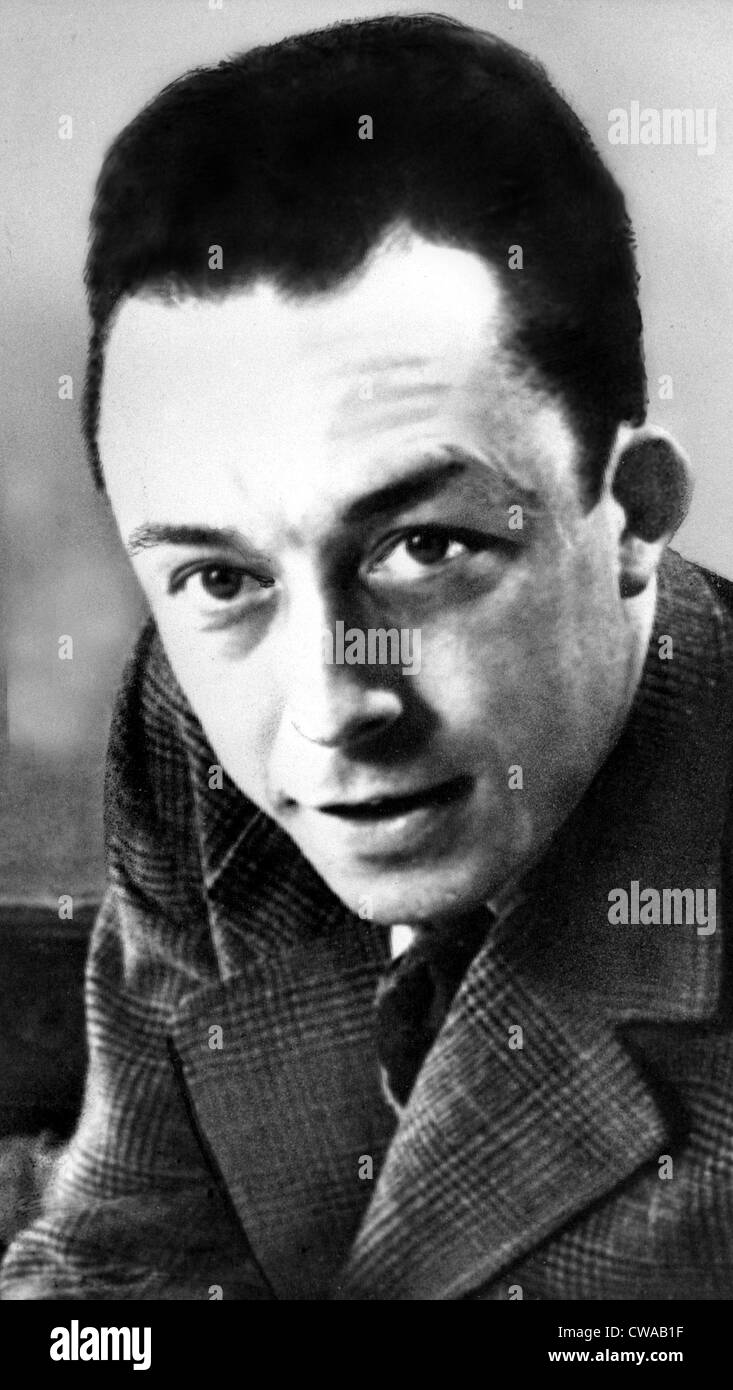 Photographie d'Albert Camus, 28 ans, léger sourire, 135 mm, F28