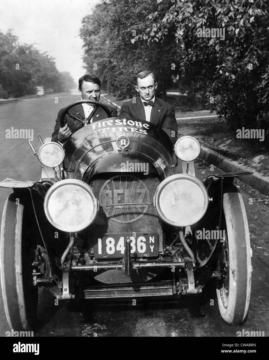 Racer Barney Oldfield, et baseball grand Ty Cobb, circa 1930. Avec la permission de : Archives CSU/Everett Collection Banque D'Images