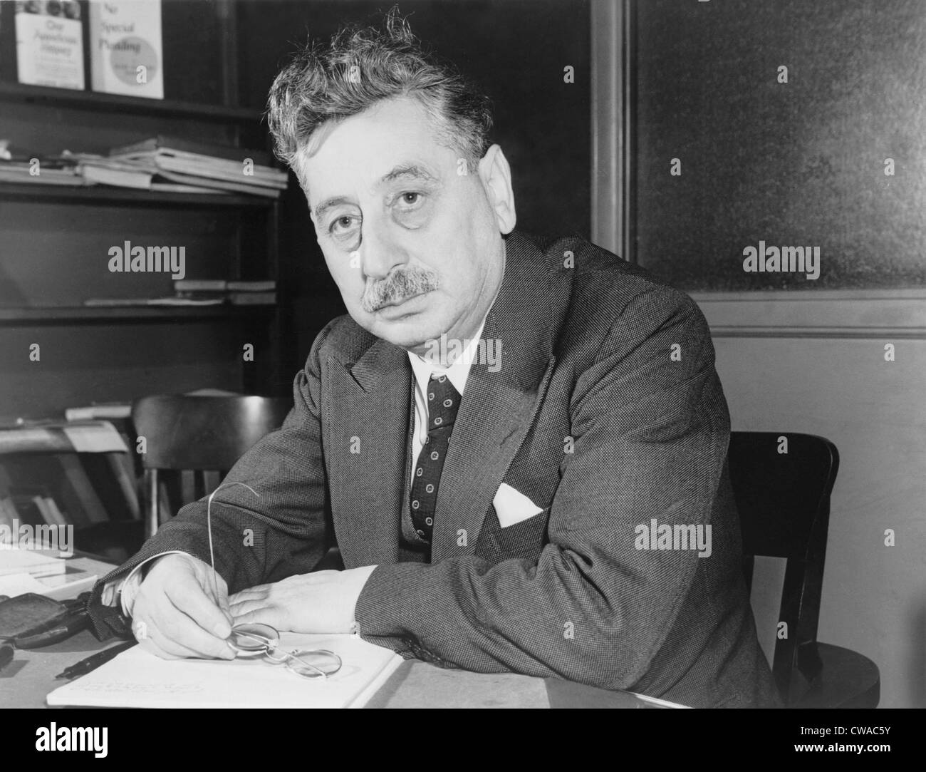 Sholem Asch (1880-1957), écrivain polonais nés juifs, émigrés aux États-Unis en 1914, a écrit en yiddish sur l'identité juive en Banque D'Images