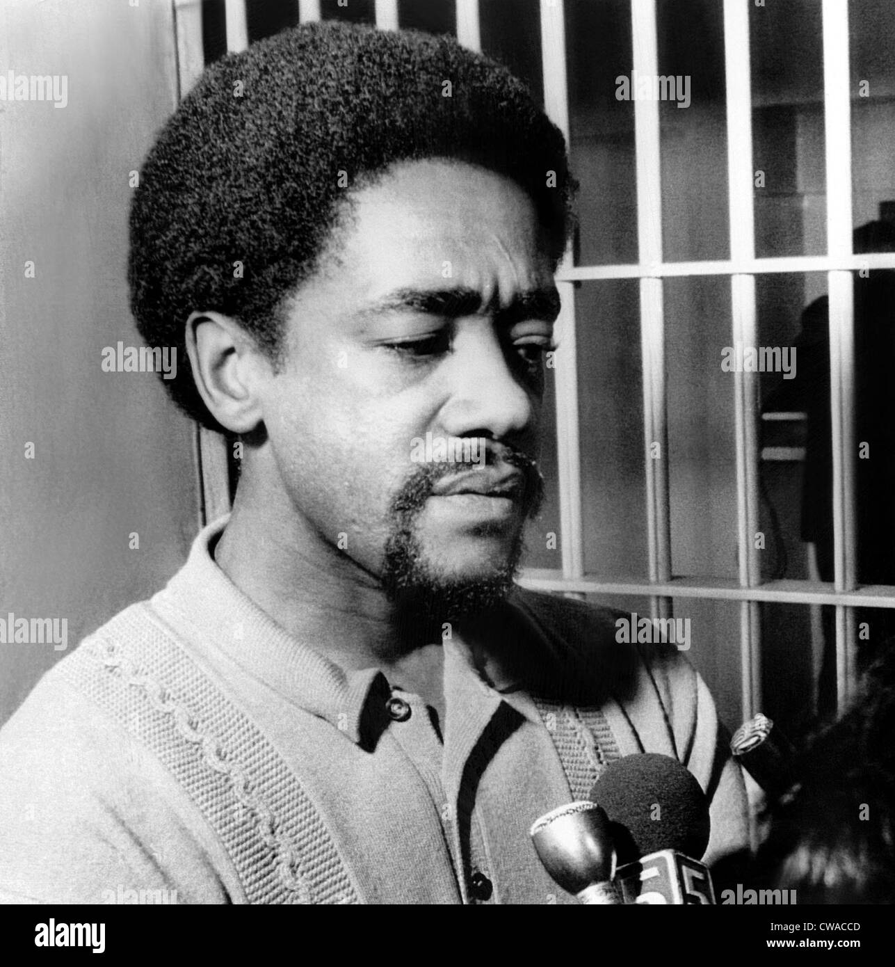 Leader Black Panther Bobby Seale retourne à sa cellule à San Fransisco awaitng l'extradition pour une affaire de meurtre. Banque D'Images