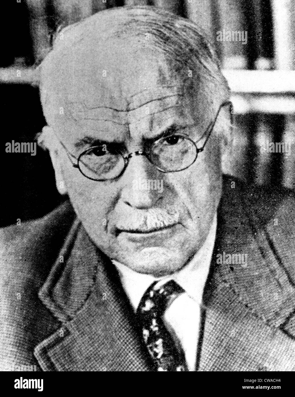 Psychiatre Carl Gustav Jung, ca. Années 1960. Avec la permission de : Archives CSU/Everett Collection. Banque D'Images