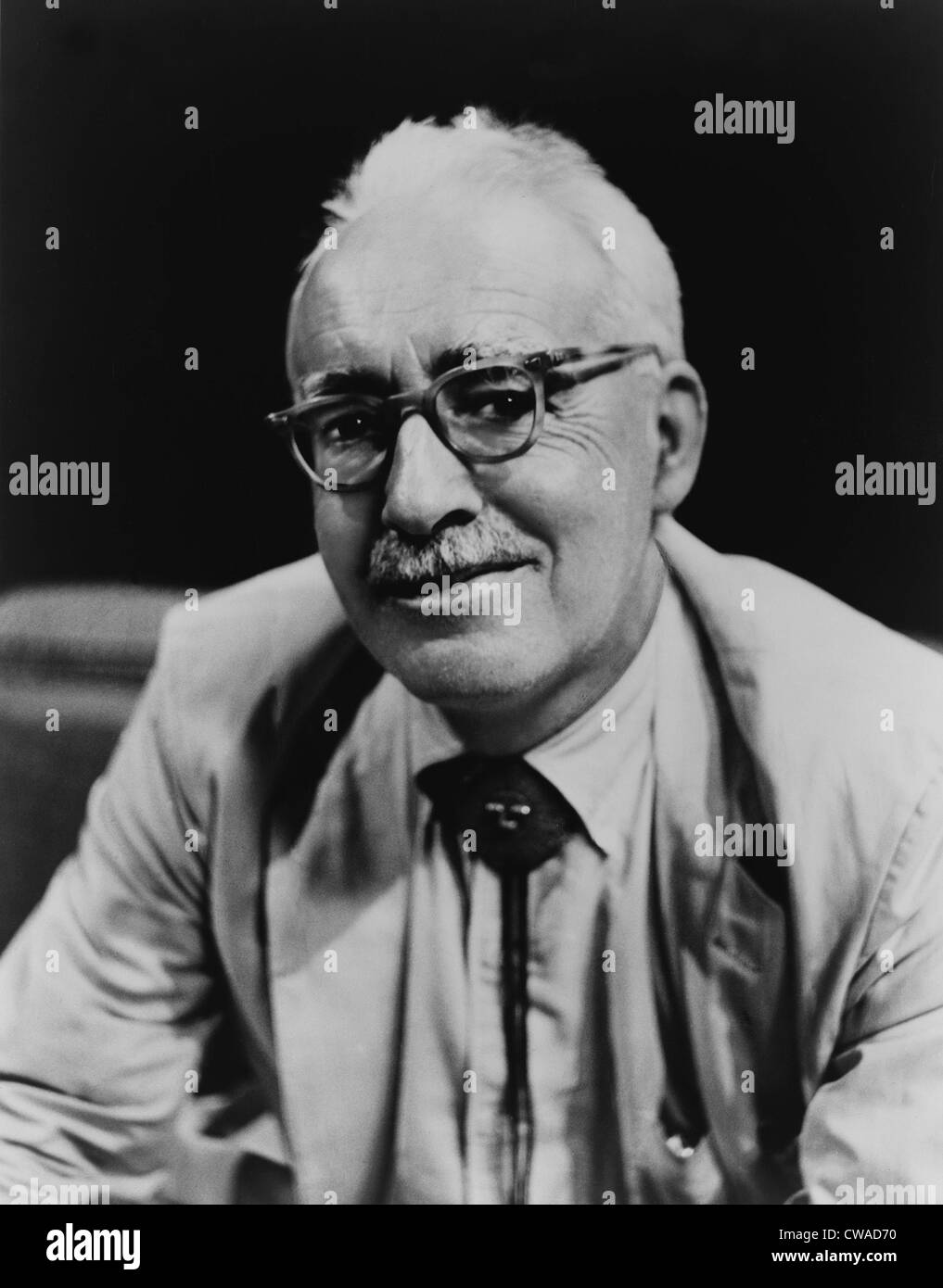 Frank O'Connor (1903-1966) écrivain irlandais, traducteur de textes gaéliques anciennes et modernes en anglais. Banque D'Images