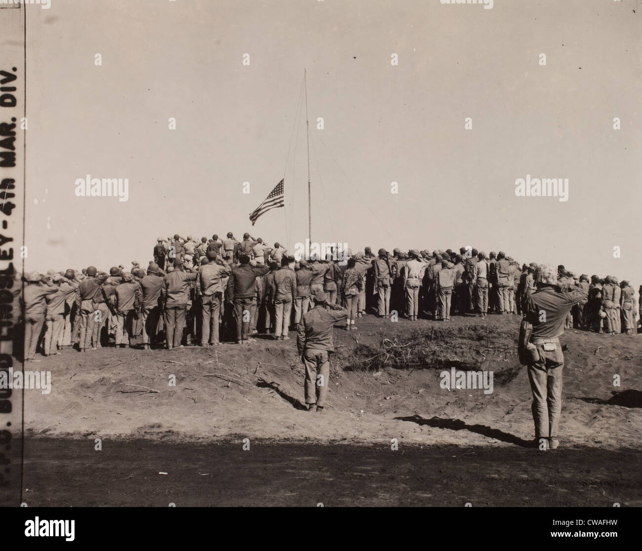 Cérémonie de lever du drapeau sur Iwo Jima 14 Mars 1945 Banque D'Images