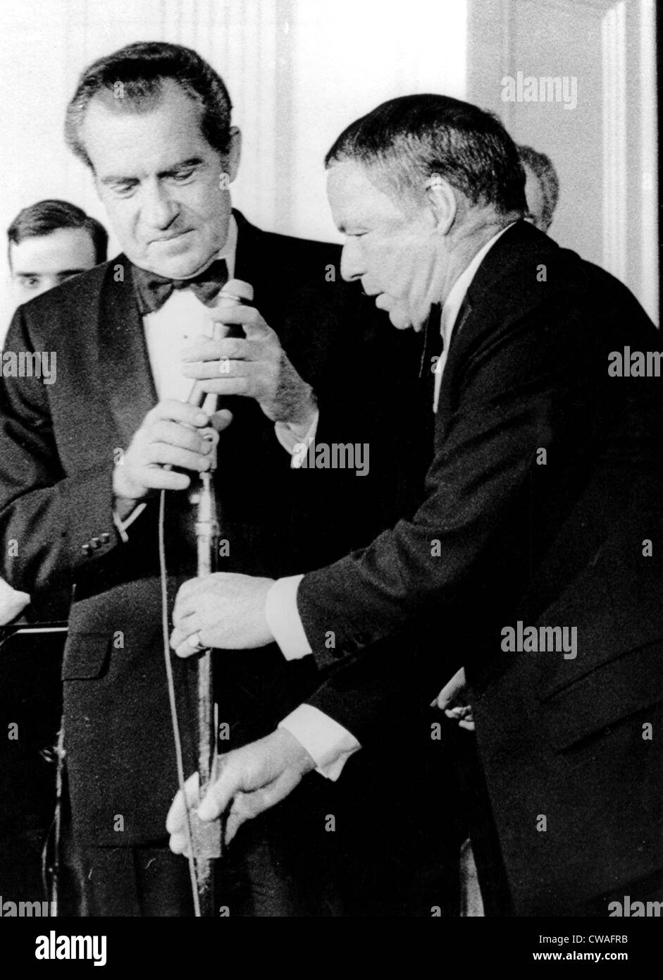 Frank Sinatra se produit à la Maison Blanche. Le président Richard M. Nixon, Frank Sinatra, 1973. Avec la permission de la CSU : Archives / Everett Banque D'Images