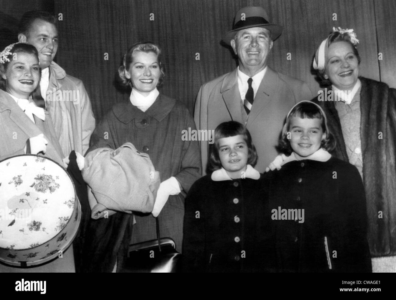 Les membres de la famille de Grace Kelly (de gauche à droite : M. et Mme Donald Levine, Betty Kelly, M. et Mme Jack Kelly et nièces Mary Lee Banque D'Images
