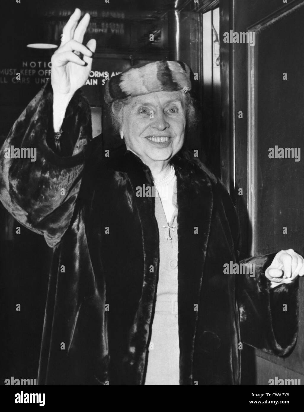 Helen Keller, lors d'un dîner-réception en son honneur, New York, 12 janvier 1954.. Avec la permission de la CSU : Archives / Everett Collection Banque D'Images