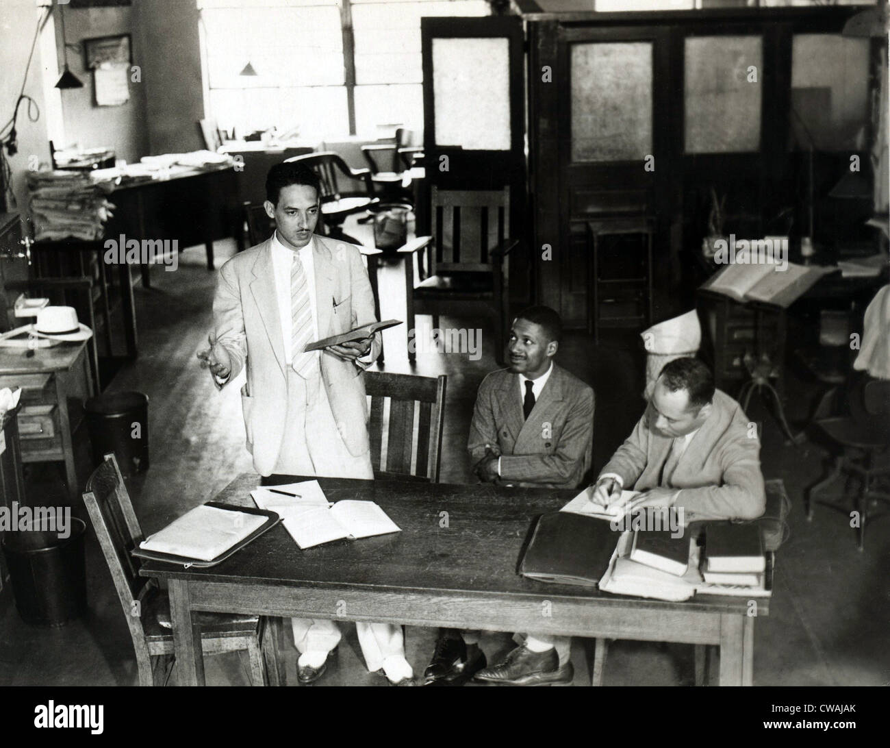 Thurgood Marshall avec client Donald Gaines Murray, qui s'est vu refuser l'entrée dans l'Université du Maryland et de l'École de droit Banque D'Images