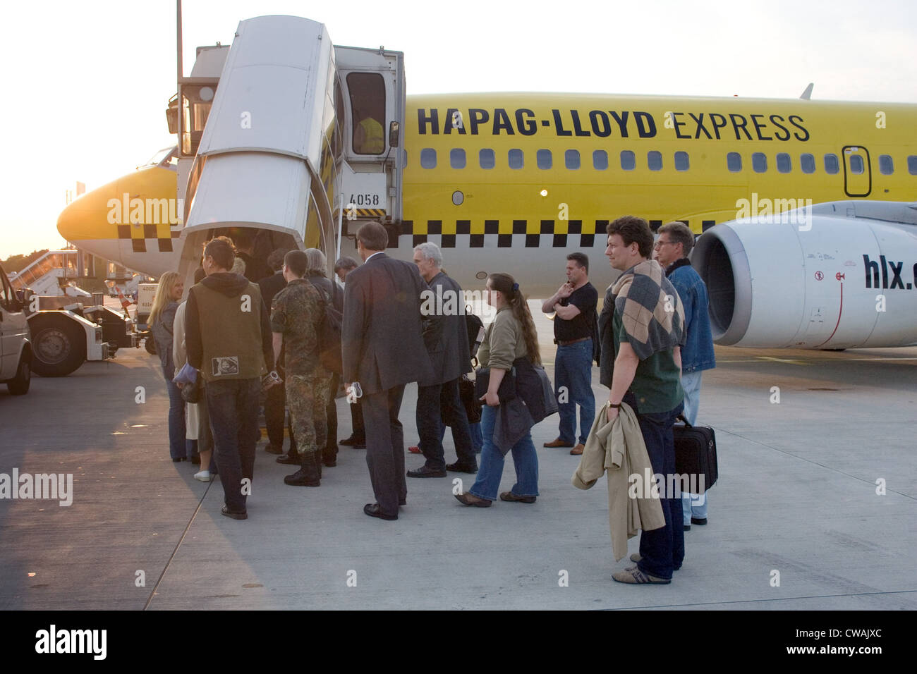 Koeln, prendre l'avion la compagnie Hapag Lloyd Express à l'aéroport Cologne-Bonn Banque D'Images