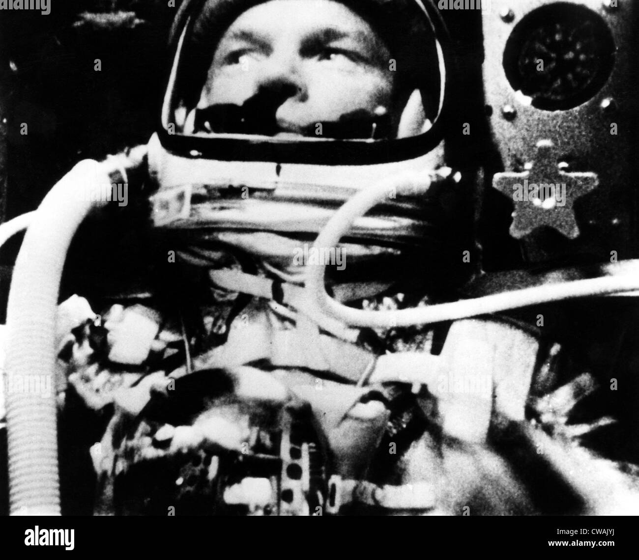 L'astronaute John Glenn dans sa capsule spatiale, le 20 février 1962. Avec la permission de : Archives CSU/Everett Collection Banque D'Images