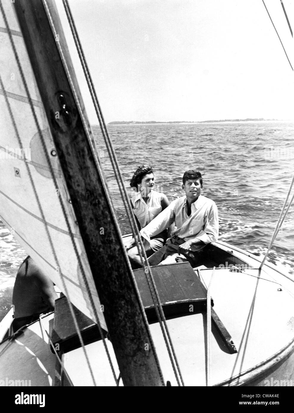 John F. Jennedy et Jacqueline Kennedy, 1950. Avec la permission de la CSU : Archives / Everett Collection Banque D'Images