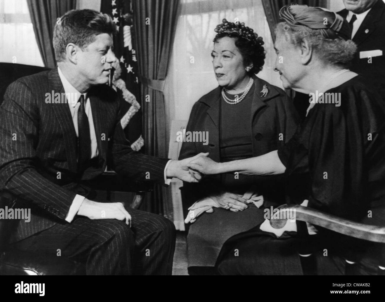 John F. Kennedy, Evelyn Seide, Helen Keller, à la Maison Blanche, Washington D.C., 8 avril 1961.. Avec la permission des Archives / CSU : Banque D'Images