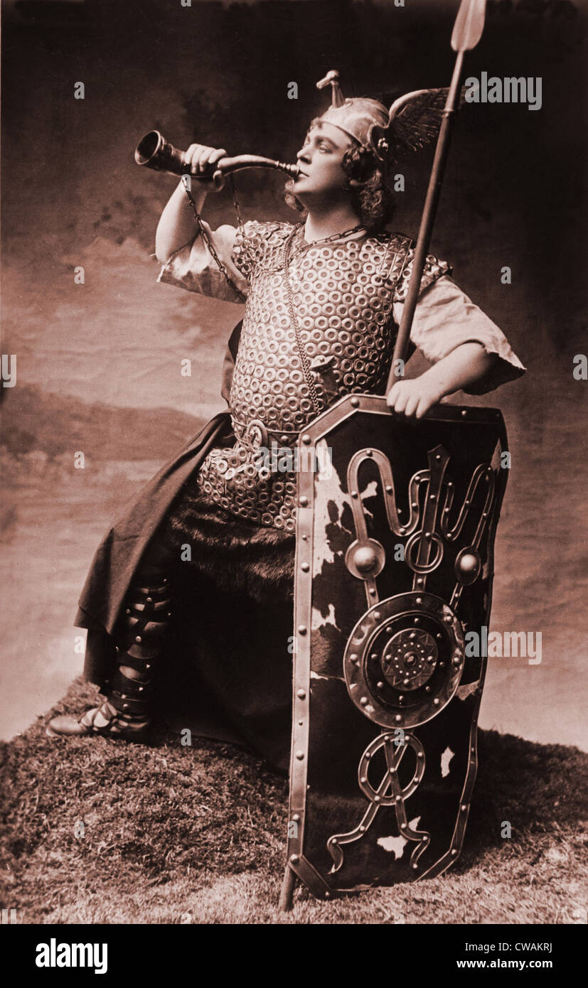Siegfried, héros mythique germanique, en costume de performance dans l'opéra de Wagner. Ca. 1915. Banque D'Images